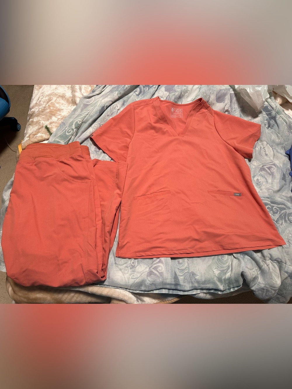 Women’s FIGS Coral Scrubs Set XXL